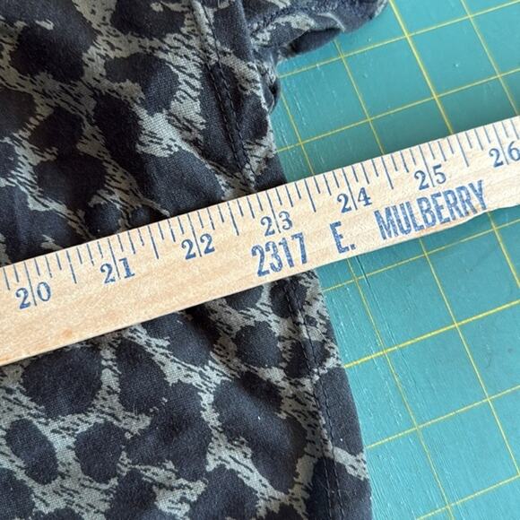 Zena Women's Button Front Black Leopard Cropped Top 3/4 Roll Tab Sleeves sz S - Picture 5 of 5